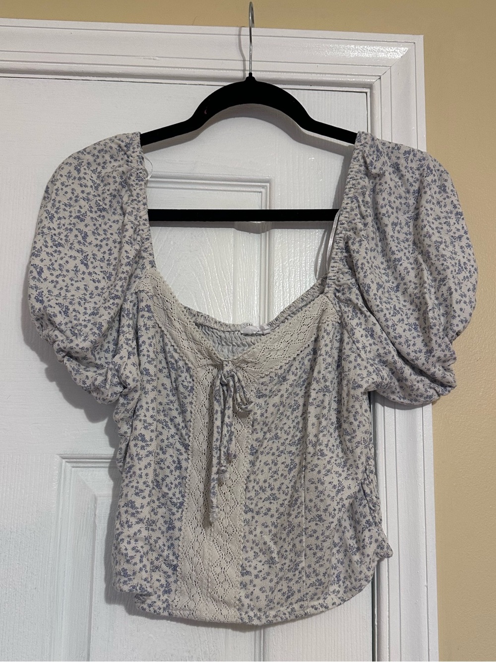 Floral Puff-Sleeve Peasant Top in Light Blue